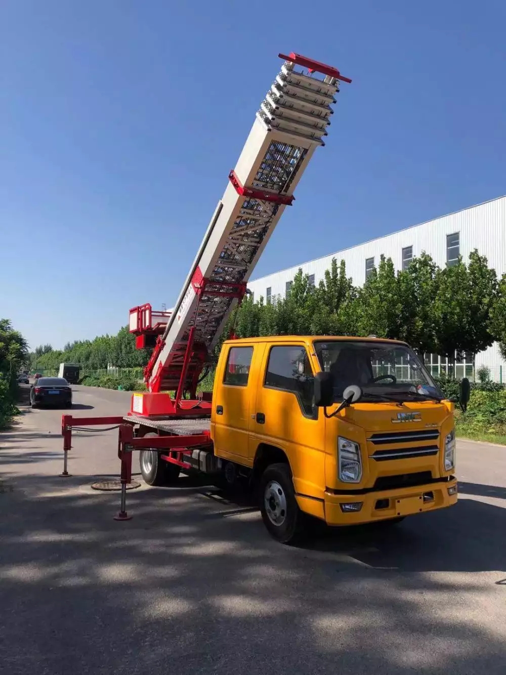 金华金东附近的云梯车出租服务：轻松解决高空作业需求